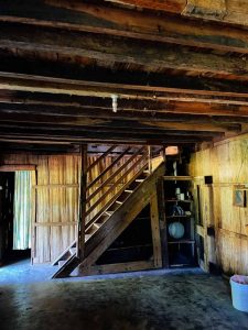 The house is a good as empty. Still, it is surprising how filthy it gets when we are not there. We always have to do a lot of cleaning before we can properly live there for a week.