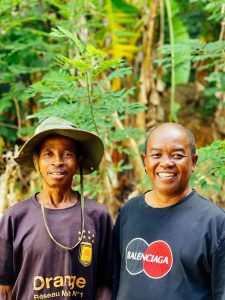 Jonoro met iaban'i Boto, the same man on the cover of the Gospel of Luke