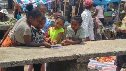 Kinderen hebben alle aandacht voor het evangelie