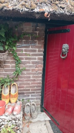 Goed kijken! Vanya's naam staat linksboven naast de deur 😃